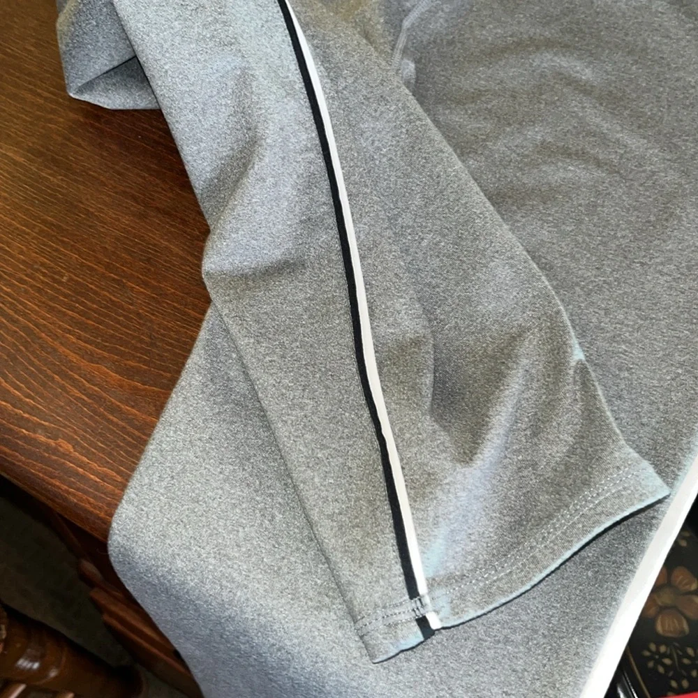 Fabletics Size Medium Crops Excellent Condition - Picture 4 of 6